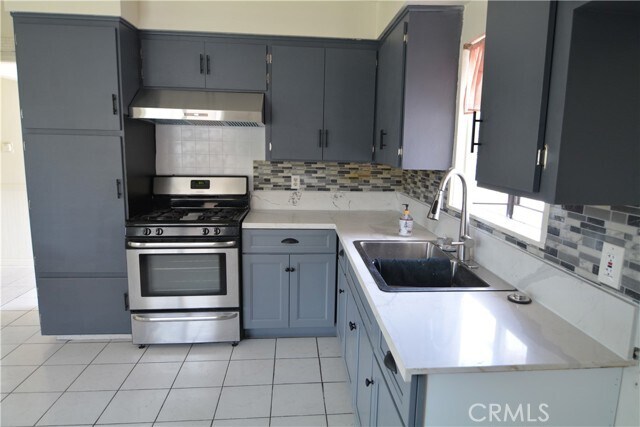 Foto del edificio - 4907 McClintock Ave