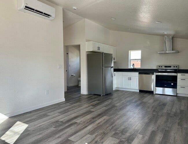 Building Photo - 2-2072 Pennsylvania St