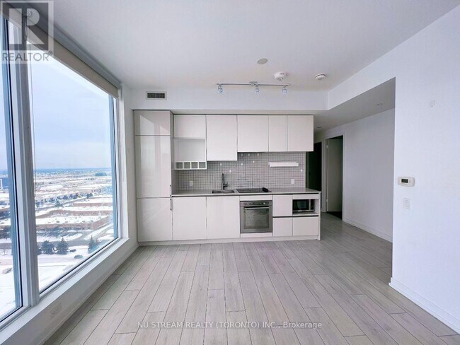 Photo du bâtiment - 5 Buttermill Ave.