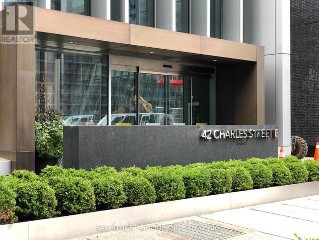 Building Photo - 42 Charles St E