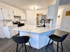 Building Photo - 1225 Hughmont Dr