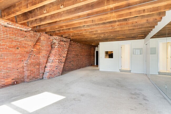 Building Photo - 343 Commercial Street