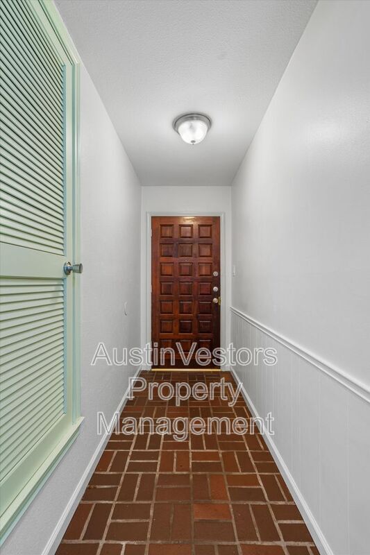 Foto del edificio - 10057 Woodland Village Dr