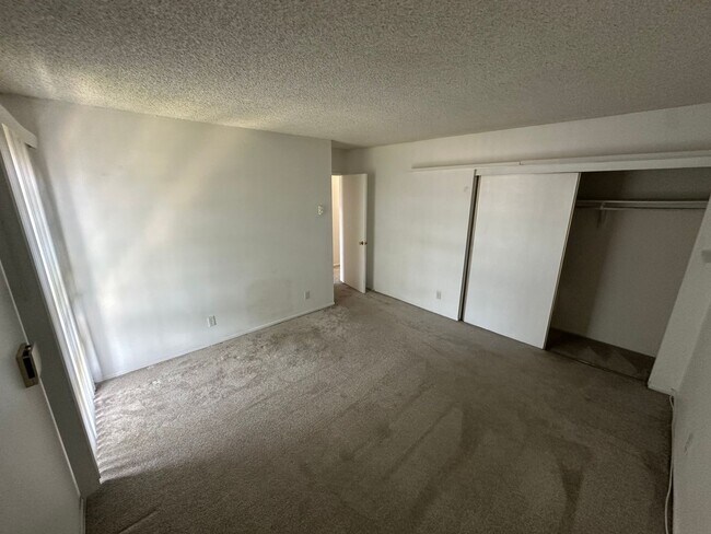 Building Photo - Top-Floor Corner Unit | 3BR in Cross Creek Village, Playa del Rey