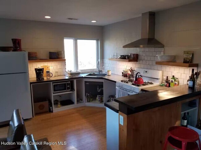 Foto del edificio - 501 Cold Brook Rd