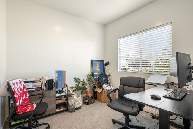 Building Photo - 1382 E White Desert Dr