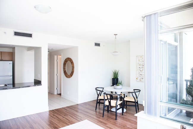 Building Photo - Bayshore Outlook