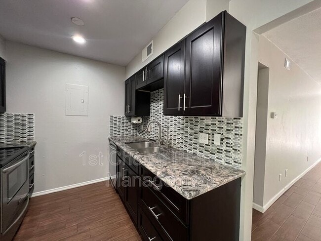 Building Photo - 4004 Ridglea Country Club Dr