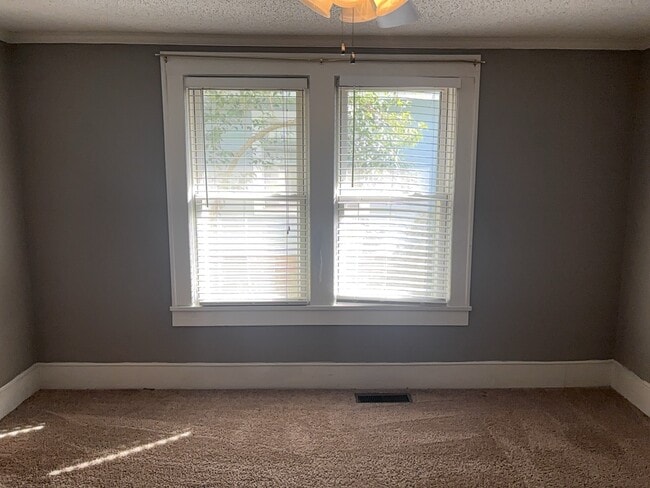 Building Photo - 1024 Park Ave Ext