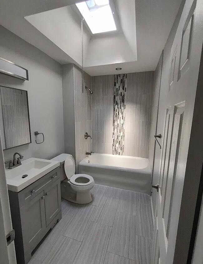 Foto del edificio - 6713 Guyer Ave