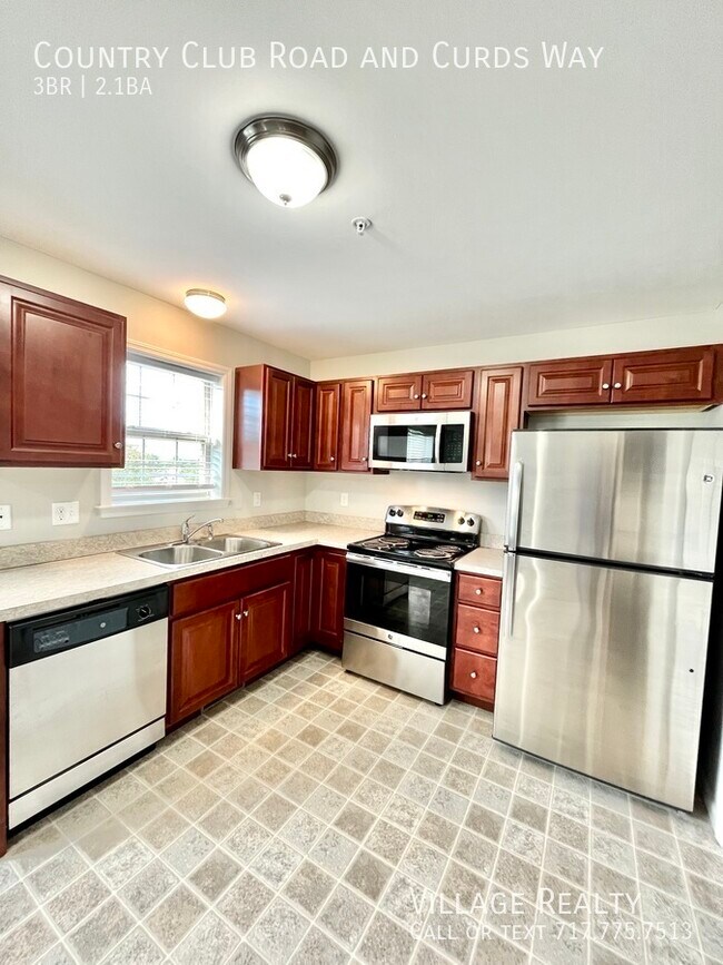 Building Photo - END UNIT! Spacious 3 bed, 2.5 bath Townhom...