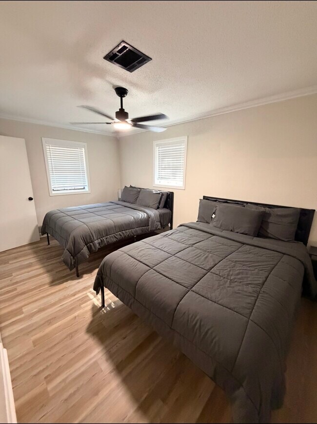 Foto del edificio - 146 Hillcrest Ave