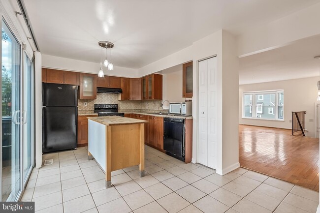 Foto del edificio - 3314 Major Denton Dr