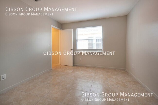 Building Photo - 2/2 IN FORT LAUDERDALE SPACIOUS WITH SMALL...