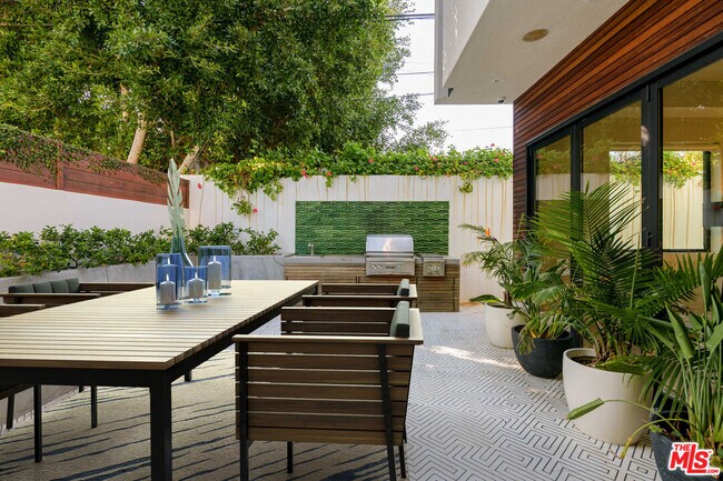 Foto del edificio - 855 N Cherokee Ave