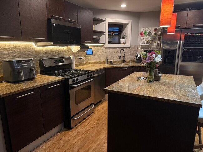 Foto del edificio - 809 W Bradley Pl