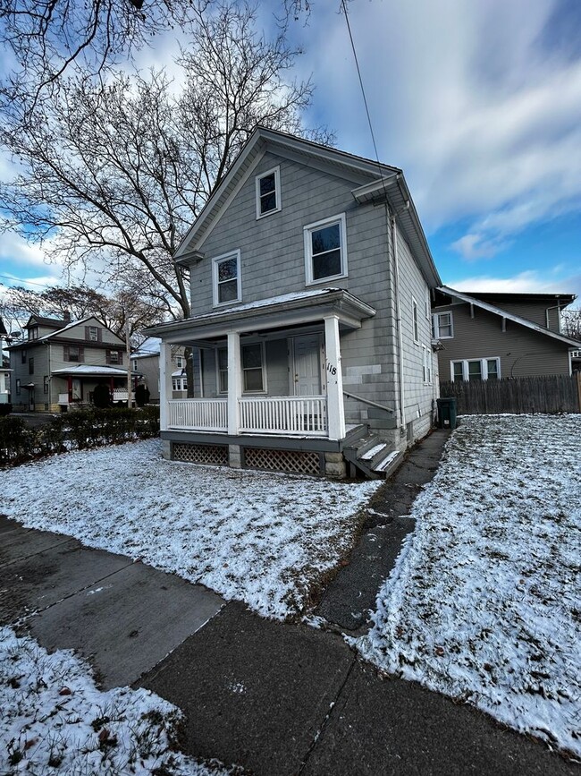 Building Photo - 3Bd / 1Bath Single Family House - Availabl...