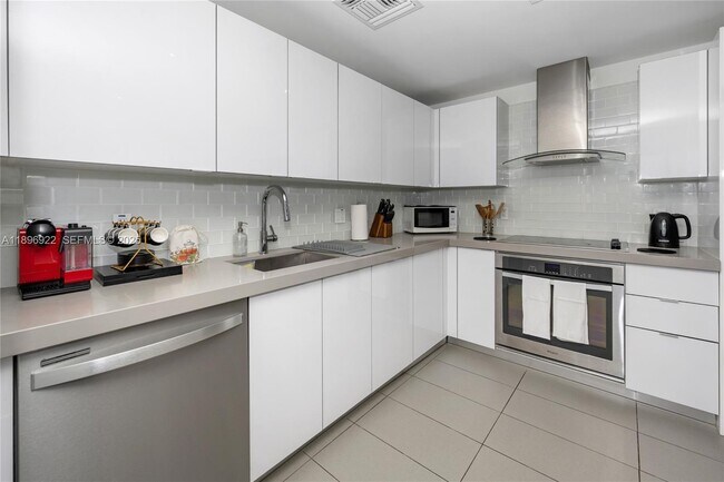 Foto del edificio - 1600 NE 1st Ave