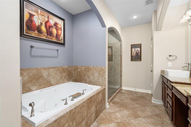 Building Photo - 6039 Yale St