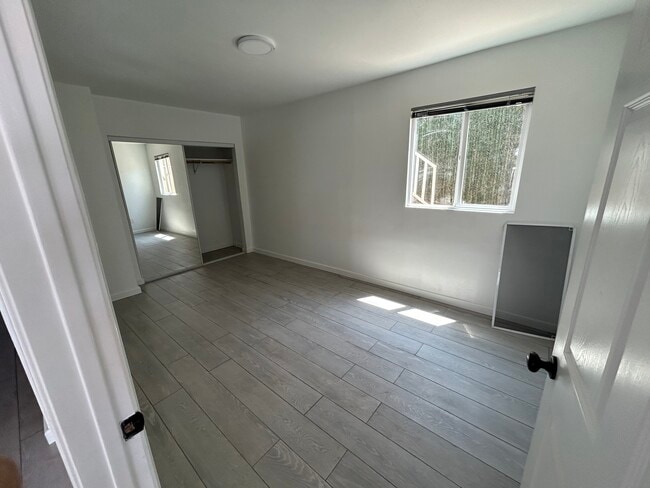 Building Photo - 884 Ada St
