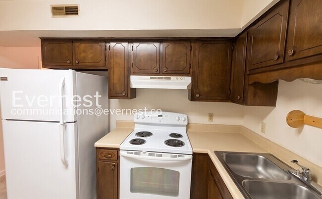 Foto del edificio - 8831 Millard Lee Ln