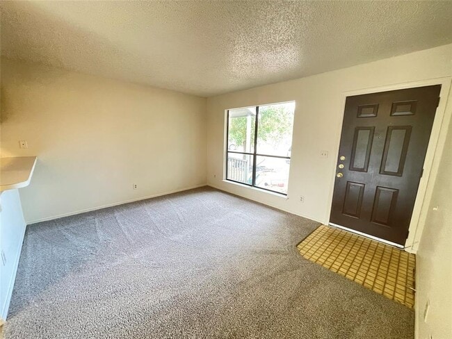 Building Photo - 113 Hillside Dr