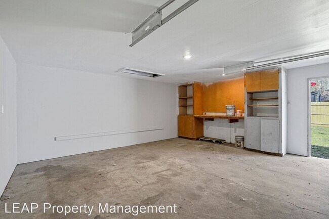 Building Photo - 2 br, 1 bath House - 205 N Business Highwa...
