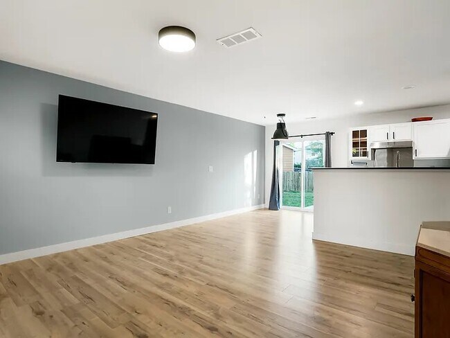Foto del edificio - 4337 W Kenyon Ave
