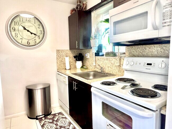 Foto del edificio - 6054 Forest Hill Blvd