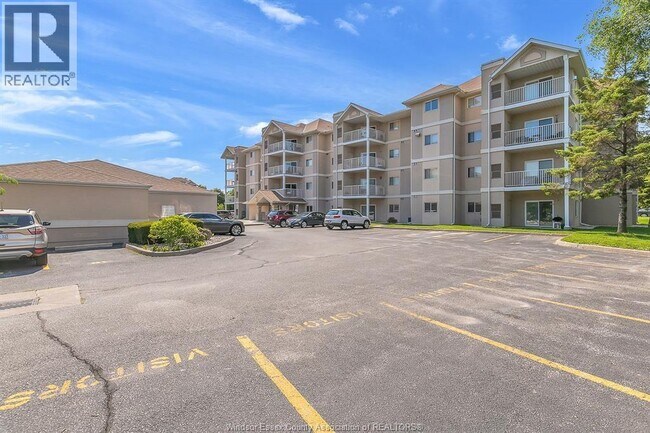 Building Photo - 1535 Grand Marais Rd W