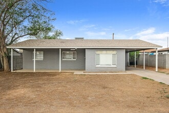 Building Photo - 2318 N 30th Pl