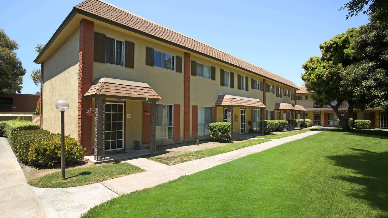Regency Palms Apartments Huntington Beach, CA