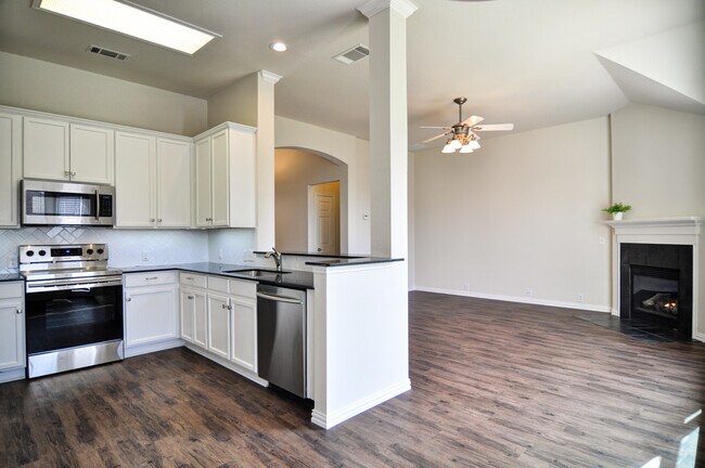 Building Photo - 8209 Livingston Ln