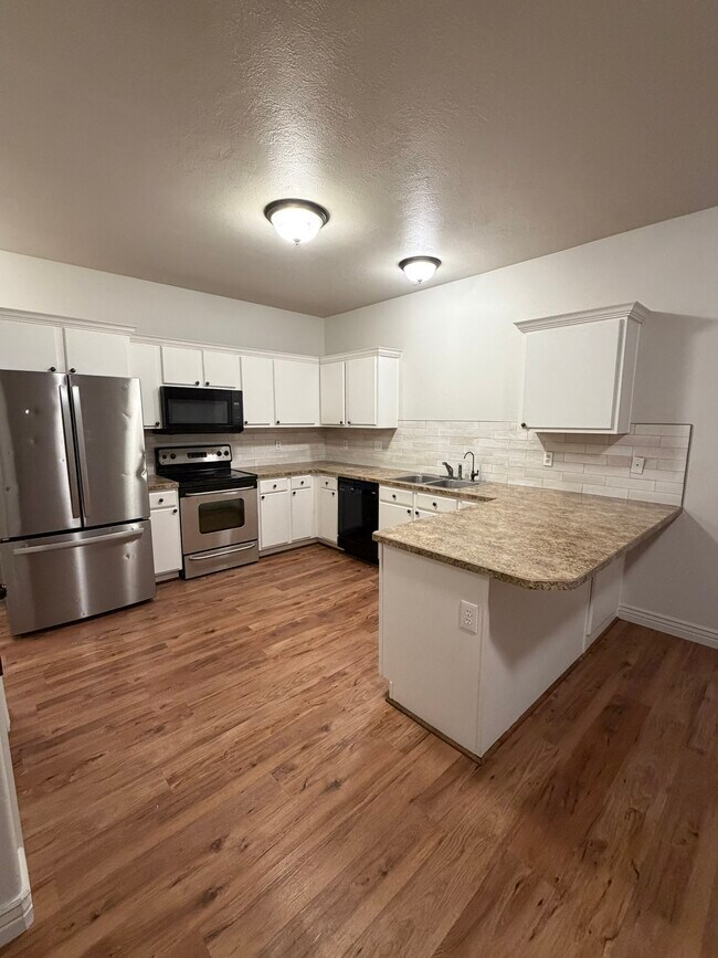 Foto del edificio - 565 Pioneer Rd