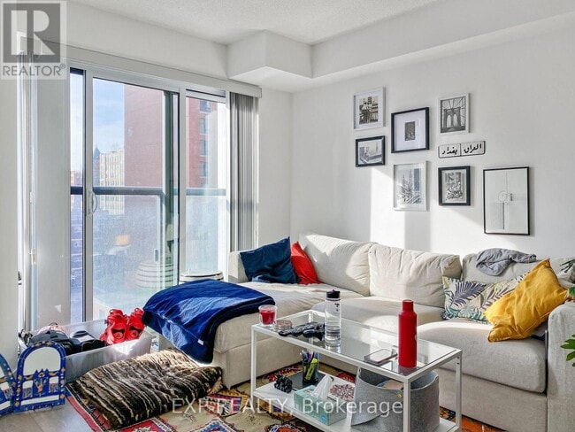 Building Photo - 87 Peter St