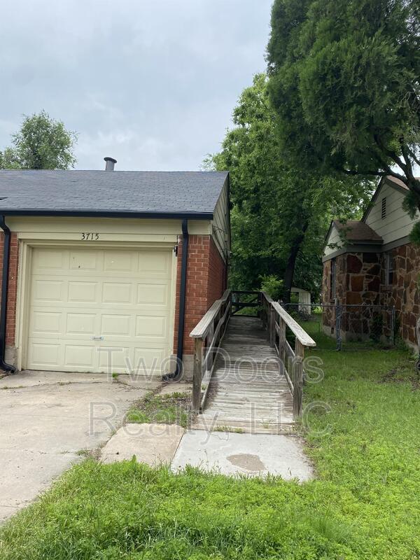 Photo - 3715 N Hartford St House