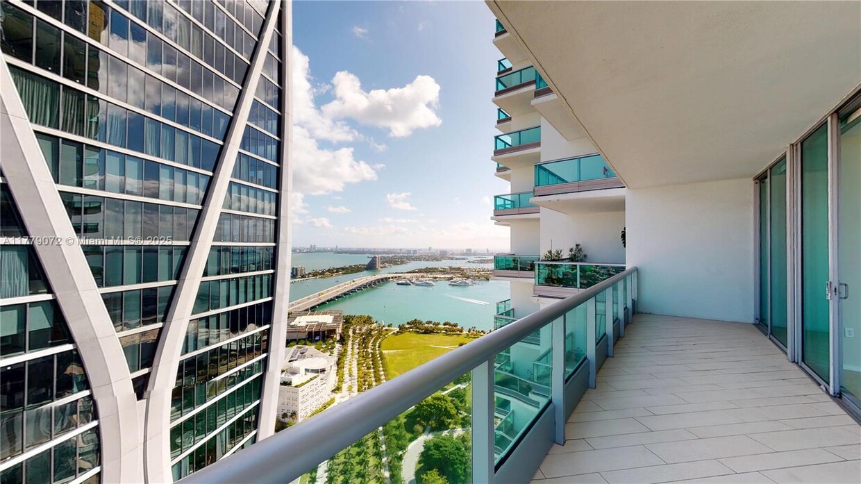 Foto principal - 900 Biscayne Blvd