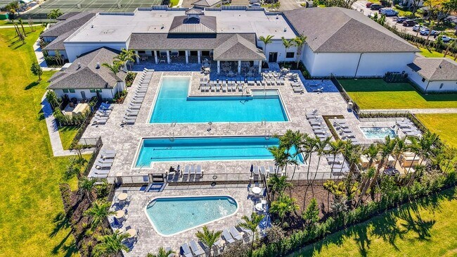 Foto del edificio - 5908 Via Delray Blvd