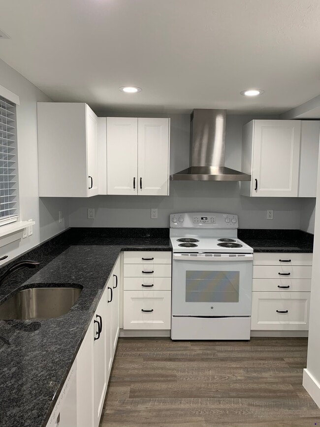 Building Photo - 8740 S Spartan Dr