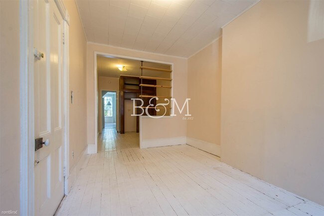 Foto del edificio - 104 N 8th St
