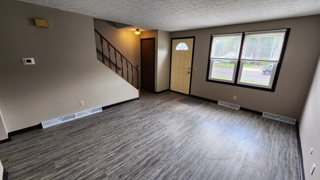 Foto del edificio - 615 Applegrove St NW