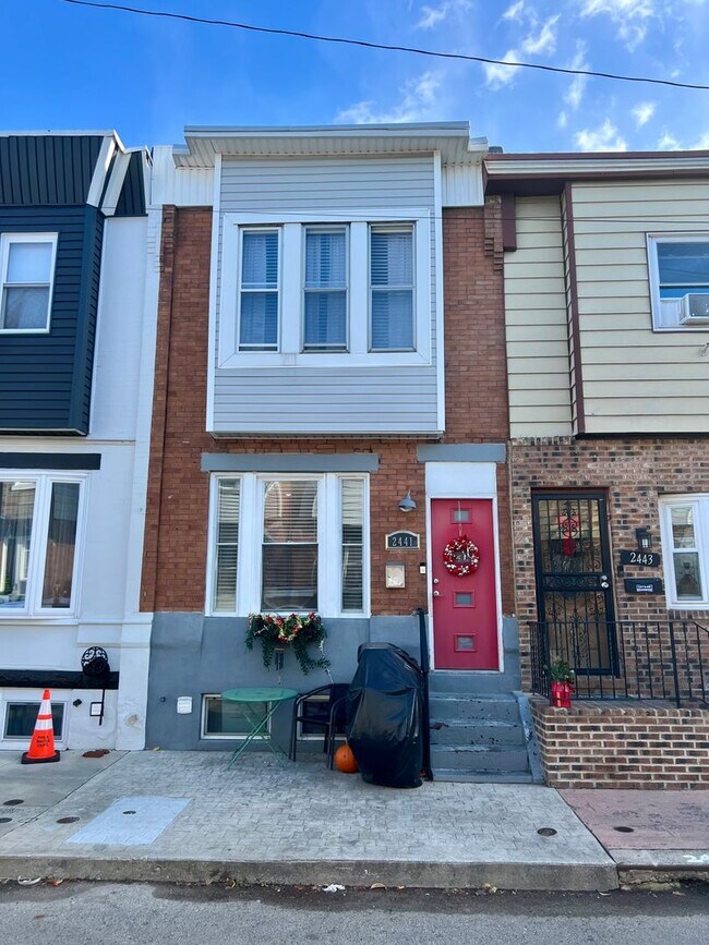 Building Photo - Gorgeous 3-Bedroom Townhome in South Phila...