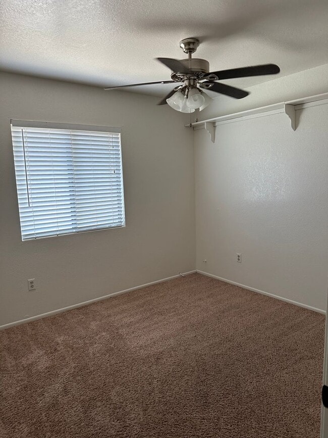 Building Photo - 3 BEDROOM SINGLE STORY