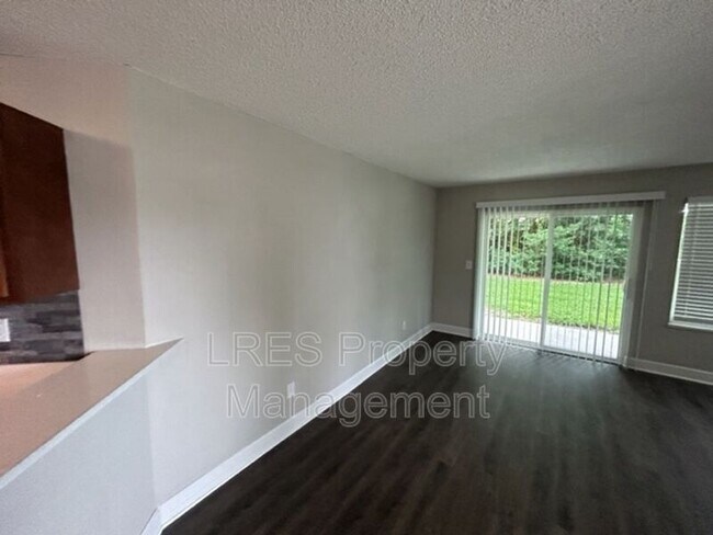 Building Photo - 2560 Woodgate Blvd