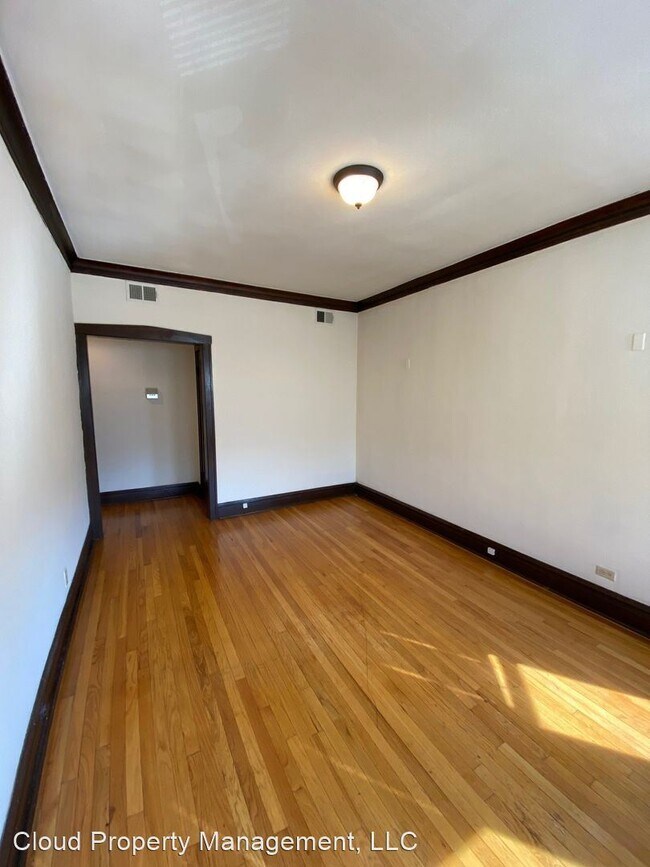 Foto del edificio - 1 br, 1 bath Apartment - 4037 N. Central Park