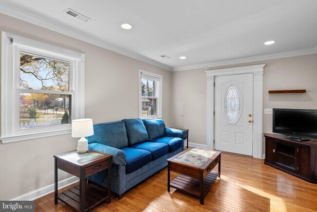 Building Photo - 5701 31st Ave