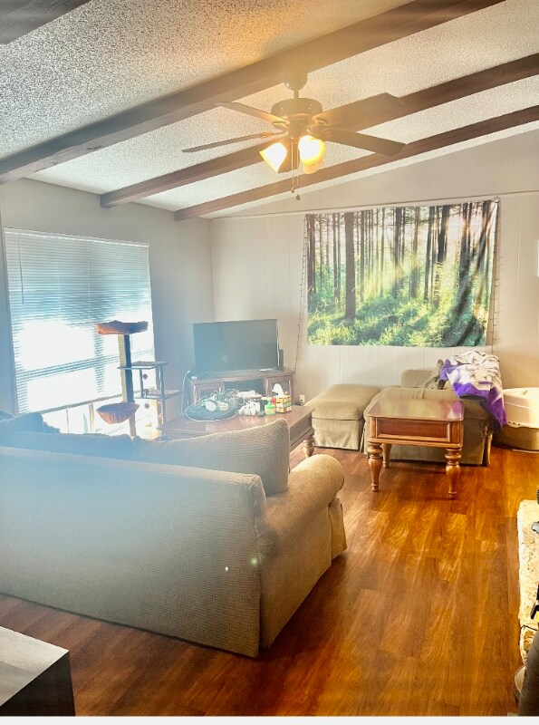 Foto del edificio - 1416 Cardinal Hill Dr