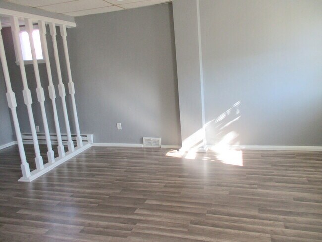 Building Photo - 338 Maplewood Ave