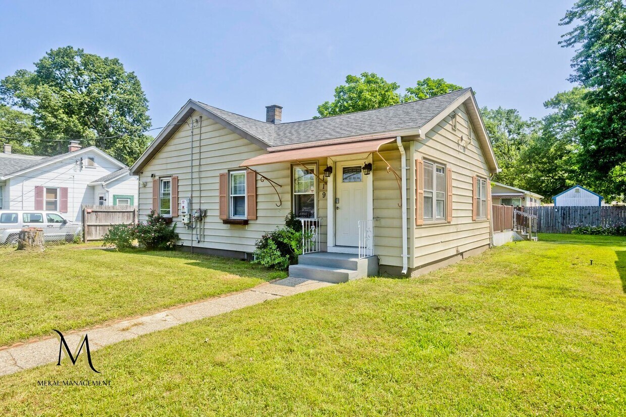 Foto principal - Single-Level Living! 3 Bed Ranch with Mode...