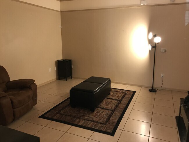 Building Photo - Saint Charles - Luxury 2 Bedroom, 2 Bathroom Condo